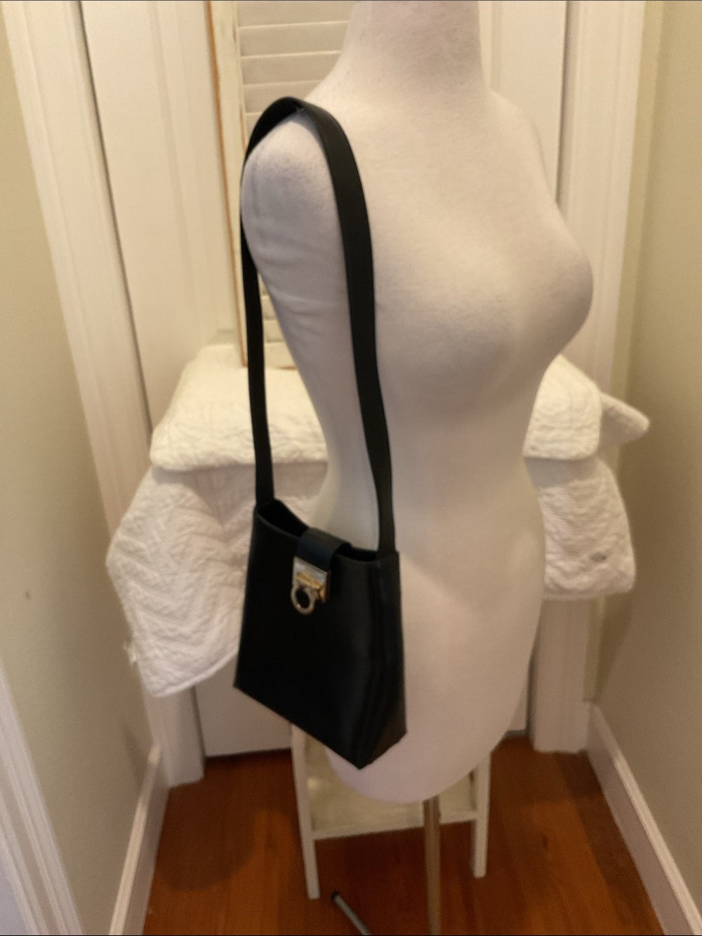 Salvatore Ferragamo Gancini Shoulder Bag - Picture 16 of 16